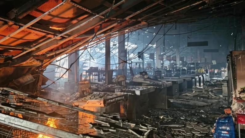 Quando o Corpo de Bombeiros chegou no endereço grande parte do estabelecimento já havia sido consumido pelas chamas