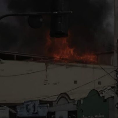 Incêndio de grandes proporções atinge supermercado no centro de cidade mineira