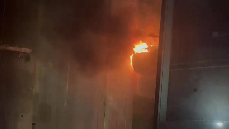 Veículo foi incendiado durante a madrugada