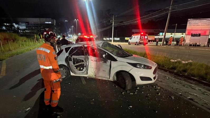 Acidente ocorreu na madrugada desta sexta-feira (10/4)
