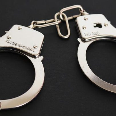 Mulher foragida da Justiça de SC é presa após abordagem na Lagoinha
