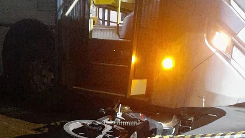 Motociclista morreu após ser arrastado por coletivo da linha 5203 no Betânia, na região Oeste de BH