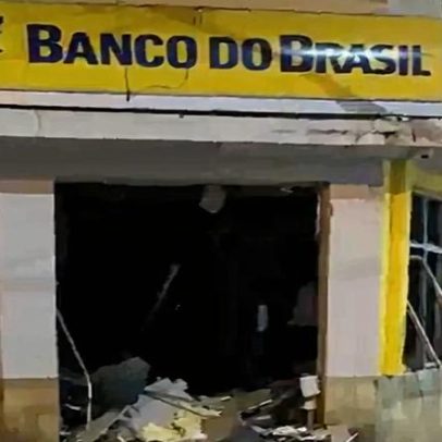 Vídeo mostra bandidos explodindo agência bancária no interior de MG