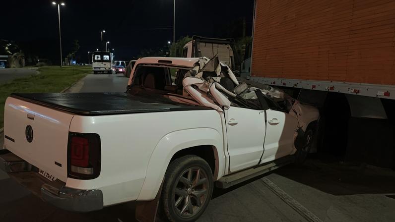 Acidente com caminhão ocorreu na avenida Ovídeo Abreu, em Pará de Minas