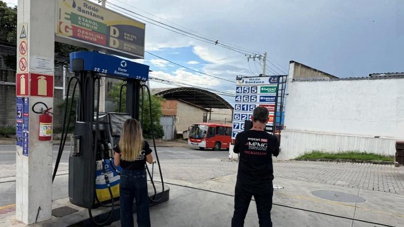 Registro da fiscalização do Procon do MPMG em postos de combustíveis mineiros