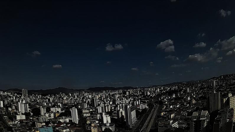 Dia tem céu claro a parcialmente nublado na maior parte das regiões mineiras