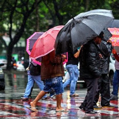 Alerta amarelo de chuvas intensas atinge 323 cidades em Minas Gerais