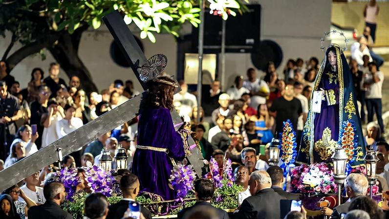 Procissão do Encontro provoca emoção e reflexão em Sabará