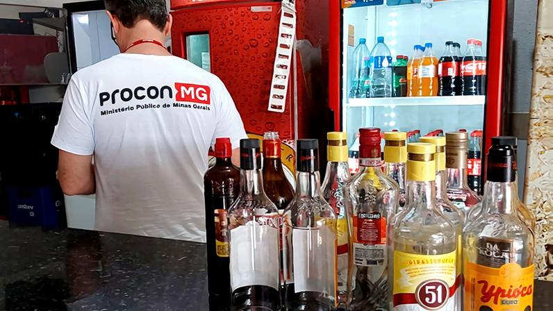 Procon-MPMG fiscaliza bares de Araguari, no Triângulo Mineiro