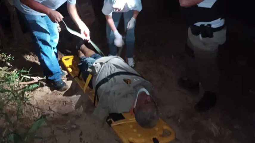 Motorista de 50 anos foi resgatado após cair com caminhonete em rio em Cascalho Rico