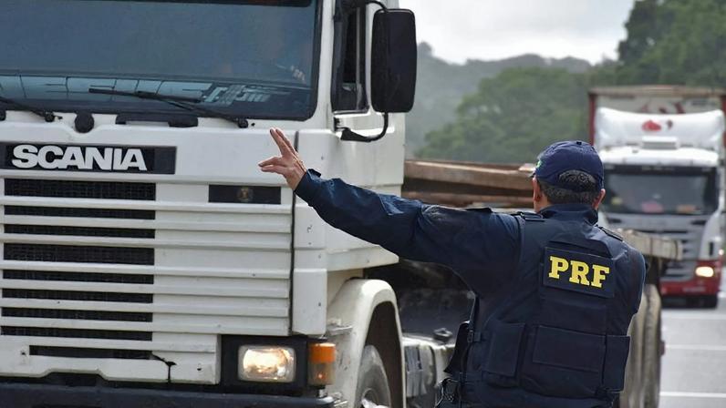 Primeiro acidente aconteceu durante a madrugada desta quinta-feira (2), em Bom Despacho, no Centro-Oeste do estado