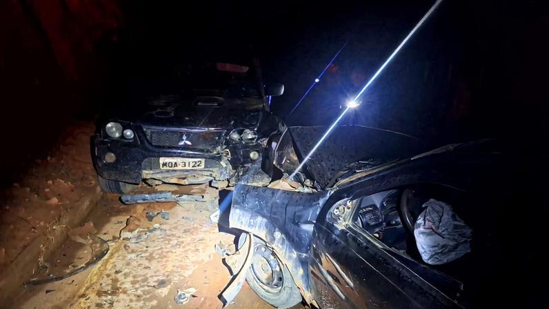 Veículos bateram de frente em rodovia de Simonésia, na Zona da Mata mineira