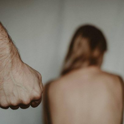 Mãe de 13 filhos foge após 23 anos de violência e denuncia cárcere privado em MG