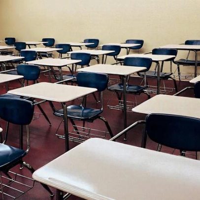 Municípios atrasam pagamento do piso de mais de 20 mil professores
