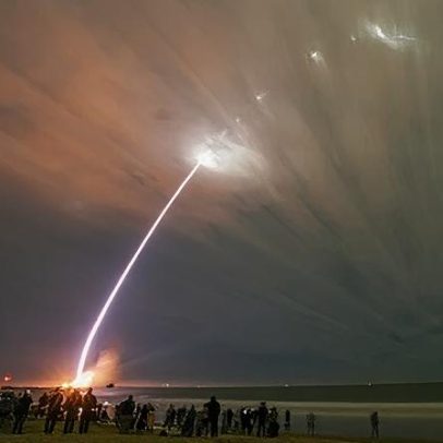 Blue Origin reutiliza propulsor e lança foguete New Glenn em missão espacial