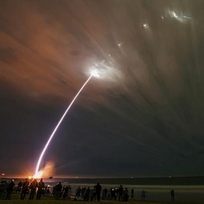 Blue Origin reutiliza propulsor e lança foguete New Glenn