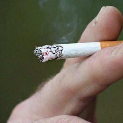Parar de fumar reduz perda cognitiva na meia-idade, aponta estudo