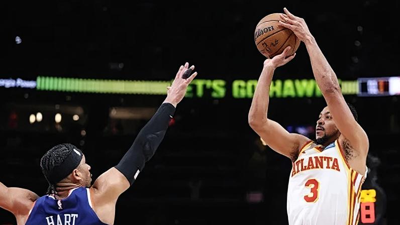 CJ McCollum foi decisivo para a vitória dos Hawks contra o Kincks no Jogo 3