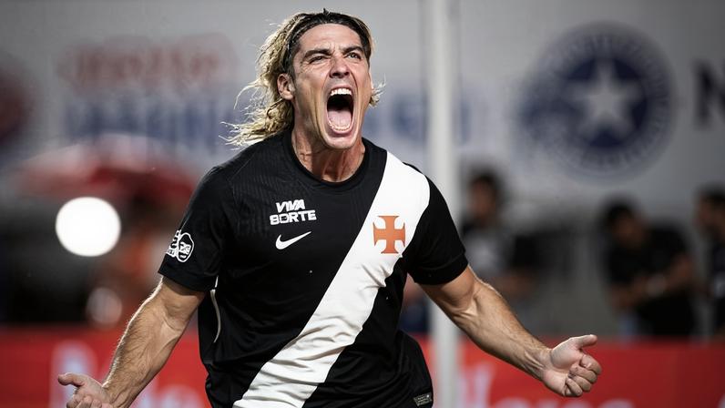Claudio Spinelli, do Vasco, comemora gol contra o Paysandu, pela Copa do Brasil