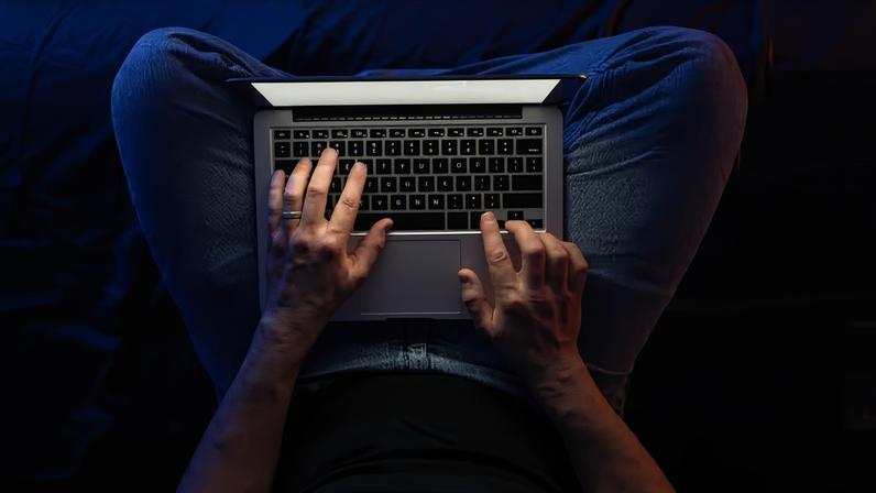 Pesquisadores identificaram três padrões distintos de como adultos começam a consumir material sexualmente explícito