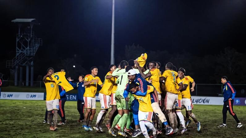 Jogadores da Colômbia comemoram vitória no Sul-Americano Sub-17 (Foto: Reprodução/Conmebol)