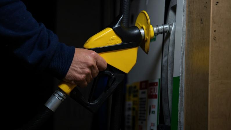 Imagem colorida de Combustíveis a mais de R$ 6 causam baixo movimento em postos do DF 4