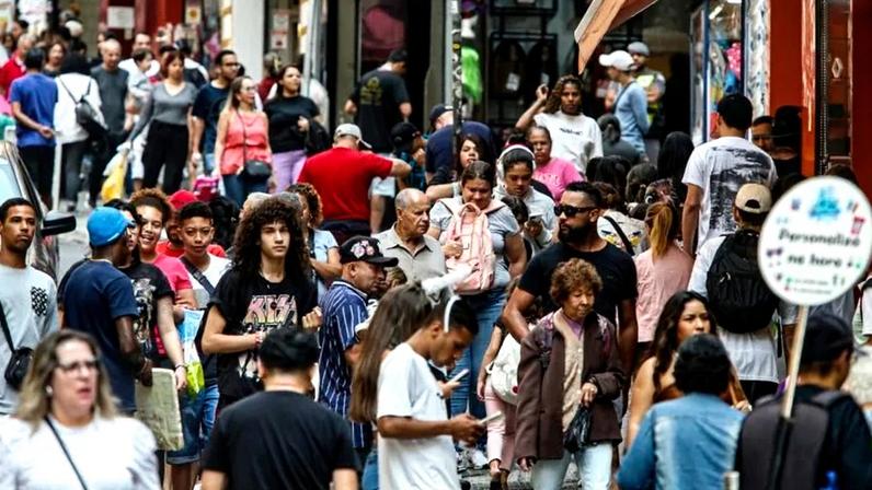 Cabe às empresas decidir se concedem ou não o dia adicional, podendo manter o funcionamento normal