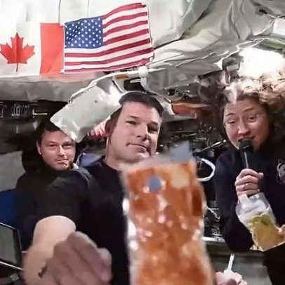 Artemis II mostra como é comer no espaço