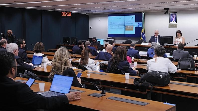 Audiência Pública da Comissão de Saúde da Câmara discute impactos da resolução 852 de 2026 do Gecex