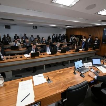 Oposição pede que delegado expulso dos EUA seja convocado a depor