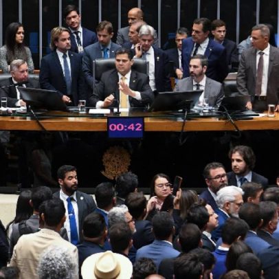 Congresso derruba veto a lei da Dosimetria; Flávio prevê fim do governo Lula