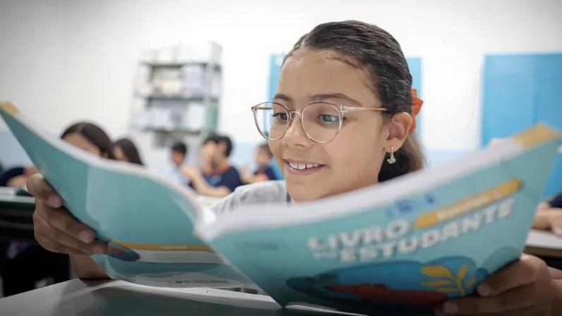 O programa Alfabetiza Juntos SP foi premiado pelo Ministério da Educação e colaborou para 3 a cada 4 crianças do Estado de São Paulo lerem na idade correta