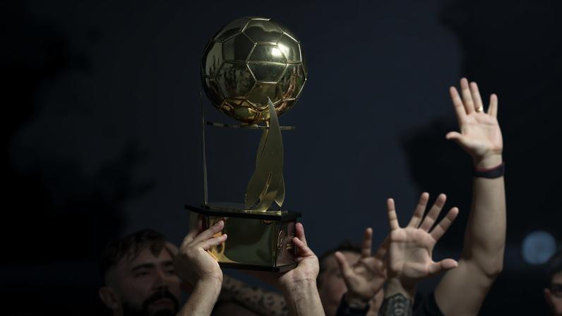 Troféu da Copa Verde — Foto: Heber Gomes/CBF
