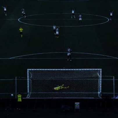 Lyanco manda recado a Ronier, erra gol e é vaiado em Coritiba x Atlético-MG