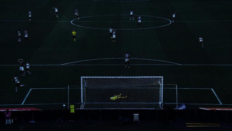 Lyanco provoca e depois falha em gol do Coritiba