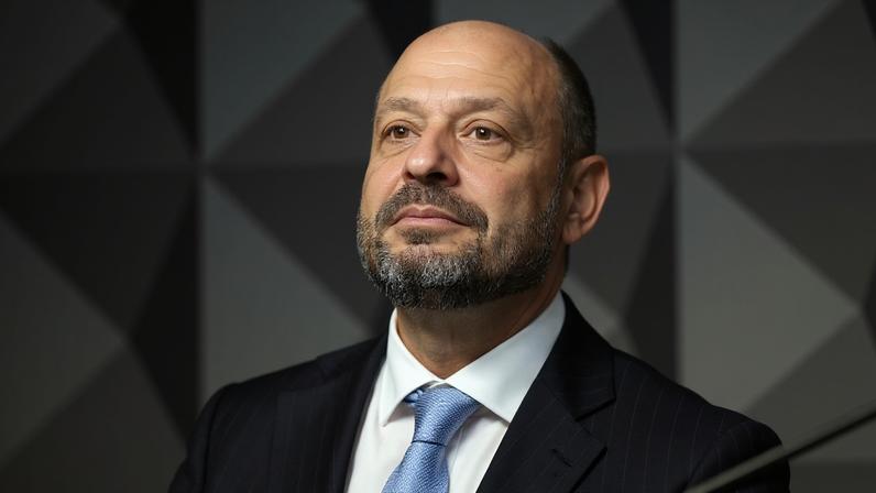 Waller estava no cargo desde 30 de abril de 2025