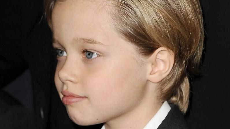 Shiloh Jolie-Pitt aparece em clipe de k-pop e é comparada à mãe