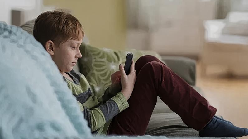 Diminuição do QI em gerações mais novas pode estar ligada ao uso de telas