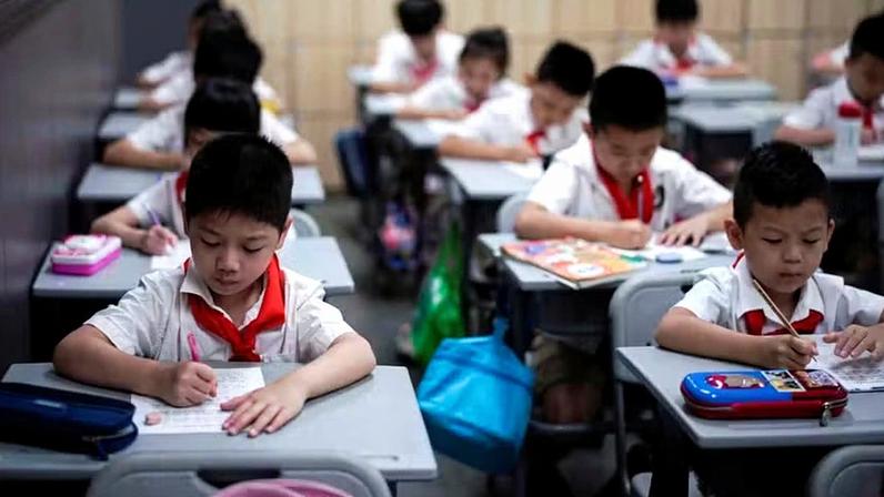 Crianças em escola na China — Foto: Reprodução: Nikkei Asia
