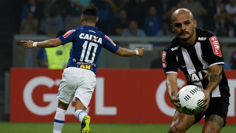 Arrascaeta comemora um gol contra o Galo em 2017 — Foto: Washington Alves/Light Press