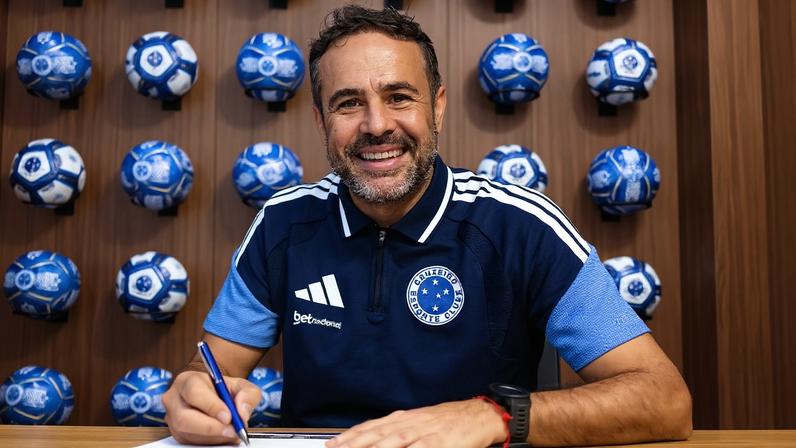 Artur Jorge tinha contrato com o Cruzeiro até o fim de 2027