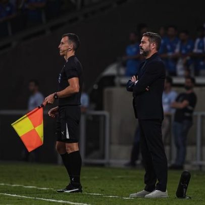 Artur Jorge analisa vitória do Cruzeiro sobre o Boca Juniors e estratégia no fim