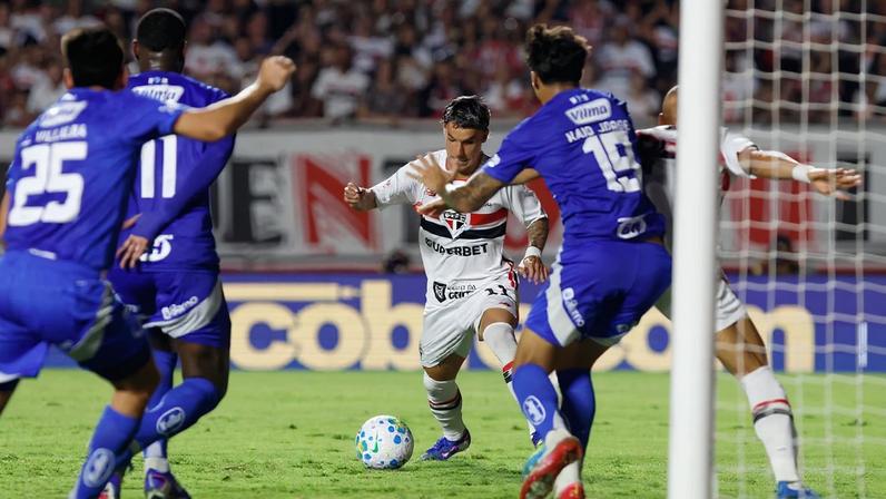 Defesa do Cruzeiro não conseguiu conter o ataque do São Paulo