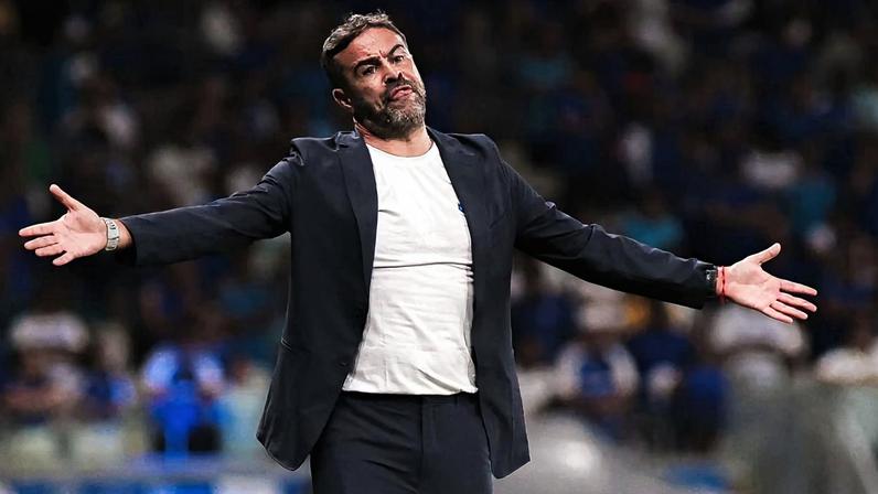 O treinador Artur Jorge tem a missão de melhorar os números da defesa do Cruzeiro
