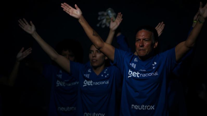 Jogadoras do Cruzeiro comemoram vitória no Brasileiro Feminino