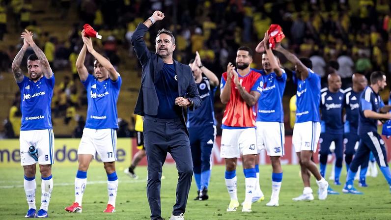 Artur Jorge gostou da postura do Cruzeiro na vitória contra o Barcelona de Guayaquil, no Equador