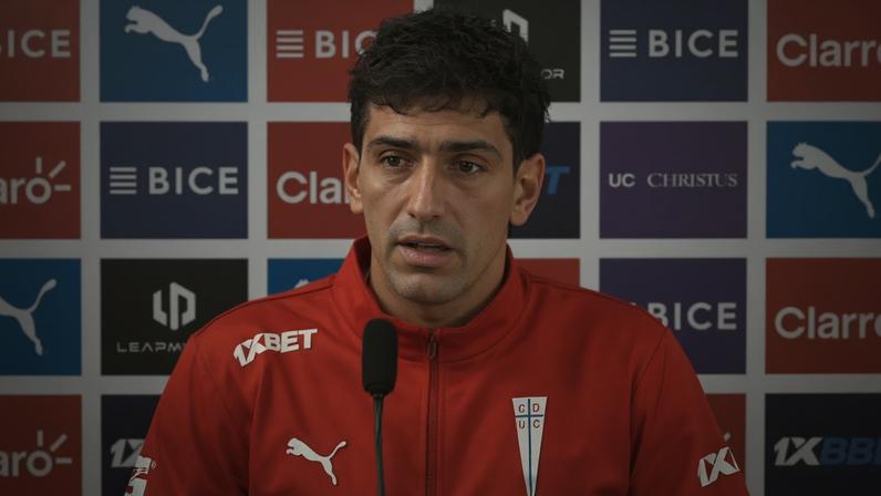 Atacante Justo Giani durante coletiva de imprensa do Universidad Católica nesta segunda (13)