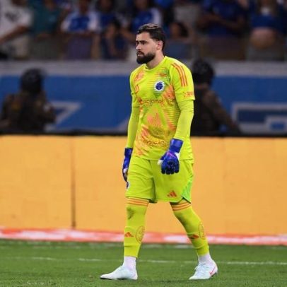 Matheus Cunha recebe vaias e apoio da torcida após falha em gol do Bragantino