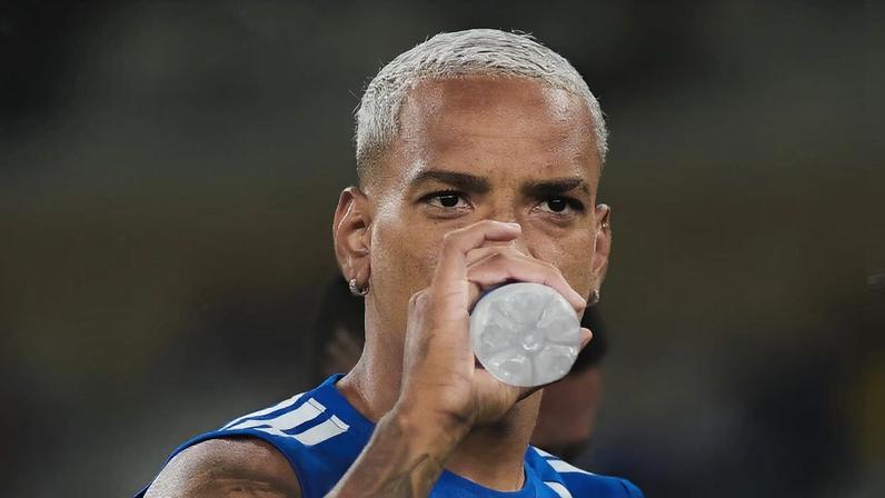 Camisa 10 da equipe estrelada foi amarelado diante do Leão da Barra