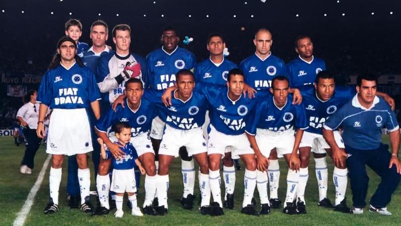 Time base do Cruzeiro em 2000, quando enfrentou o Universidad Catolica pela última vez